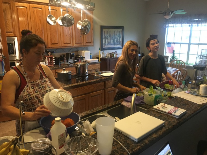 2015/11(November)/Adriana-visit-from-Buenos-Aires/04-Thanksgiving/2015-11-26-Thanksgiving-Adriana-visit-01-Suzi-Dax-cooking.JPG