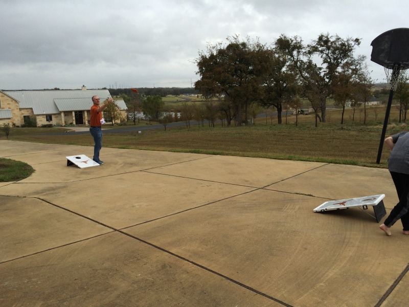2015/11(November)/Adriana-visit-from-Buenos-Aires/04-Thanksgiving/800x600_2015-11-26-Thanksgiving-Adriana-visit-07-Travis-cornhole.JPG