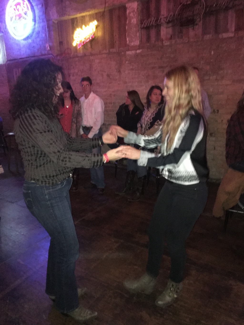 2015/11(November)/Adriana-visit-from-Buenos-Aires/05-Coupland-Dance-Hall-TwoStepping/1024x768_2015-11-28-Coupland-Dance-Hall-Adriana-visit-19-Suzi.JPG