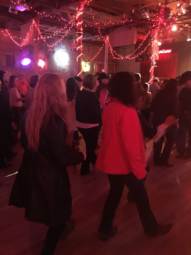 2015/11(November)/Adriana-visit-from-Buenos-Aires/05-Coupland-Dance-Hall-TwoStepping/640x480_2015-11-28-Coupland-Dance-Hall-Adriana-visit-20-Suzi-line-dancing.JPG
