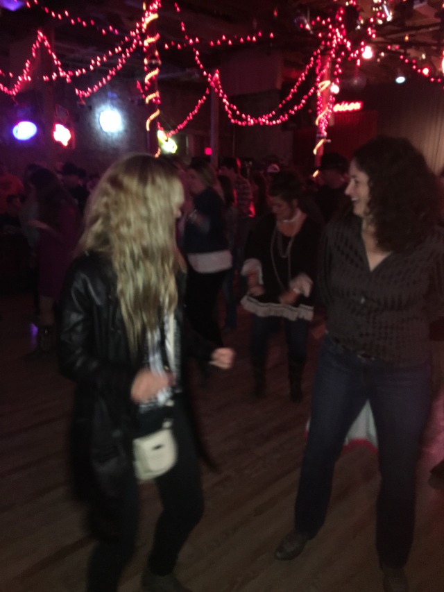 2015/11(November)/Adriana-visit-from-Buenos-Aires/05-Coupland-Dance-Hall-TwoStepping/640x480_2015-11-28-Coupland-Dance-Hall-Adriana-visit-21-Suzi-line-dancing.JPG