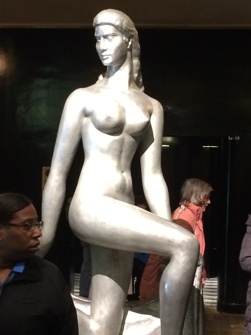 2015-12-04-New-York-City-Rockettes-11-statue.JPG