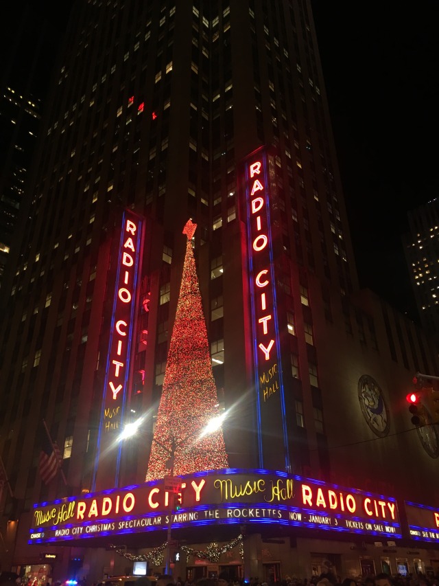 2015/11(November)/Adriana-visit-from-Buenos-Aires/07-New-York-City-Rockettes/2015-12-04-New-York-City-Rockettes-01-Radio-City-Music-Hall.JPG