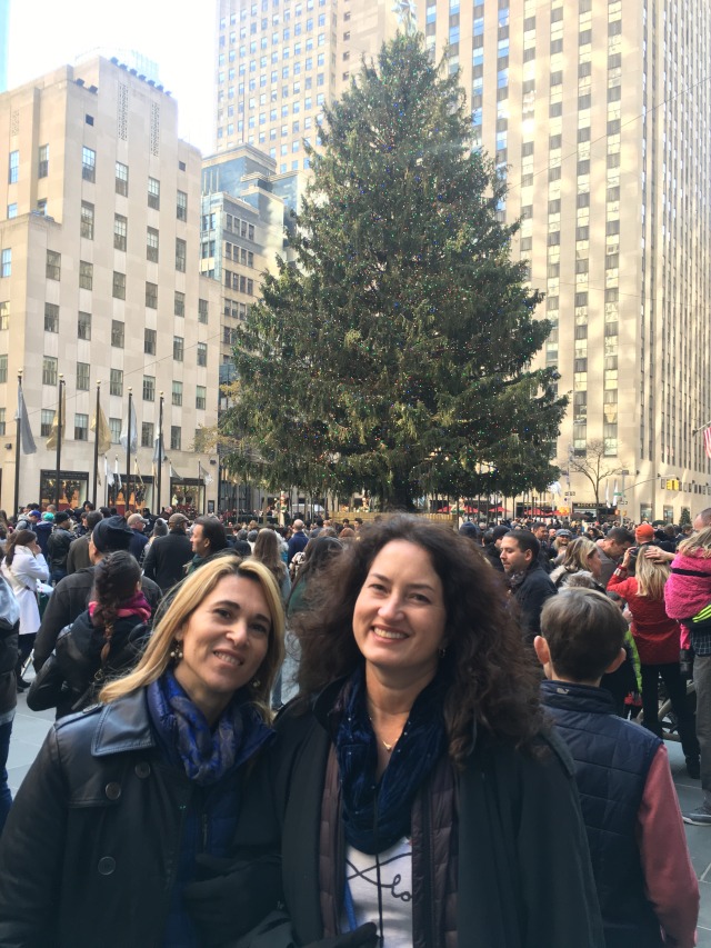 2015/11(November)/Adriana-visit-from-Buenos-Aires/08-New-York-City-Rockerfeller/640x480_2015-12-05-New-York-City-Rockerfeller-02-Adriana-Suzi-Tree.JPG