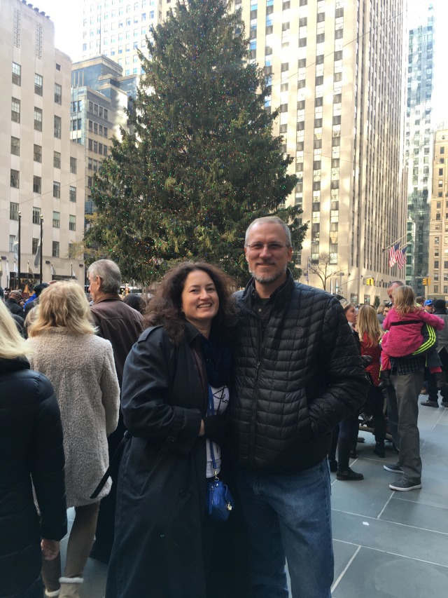 2015/11(November)/Adriana-visit-from-Buenos-Aires/08-New-York-City-Rockerfeller/640x480_2015-12-05-New-York-City-Rockerfeller-03-Suzi-Travis-Tree.JPG