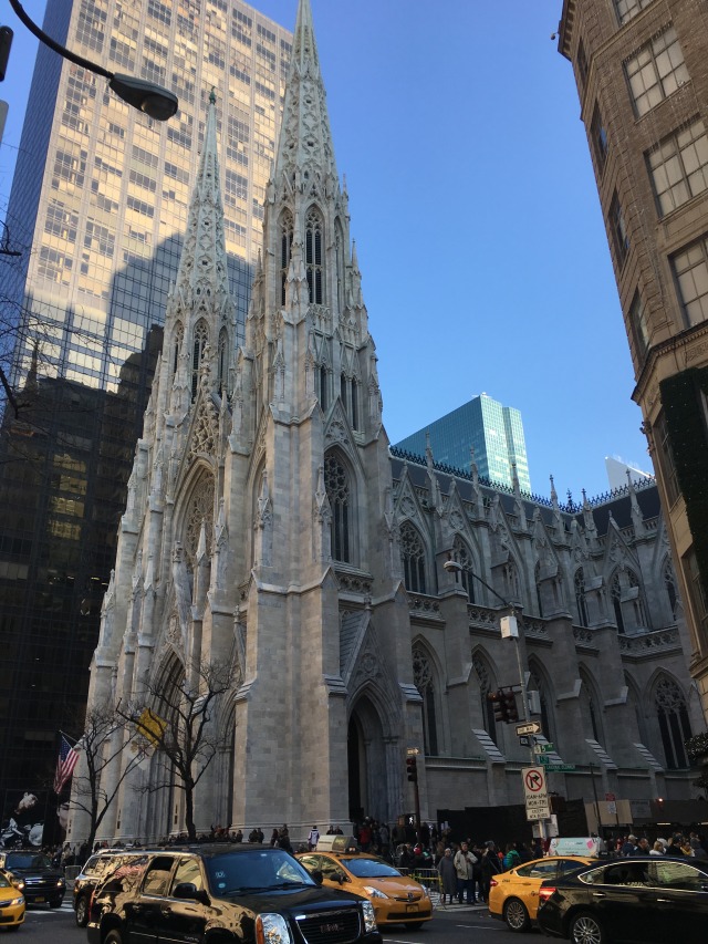 2015/11(November)/Adriana-visit-from-Buenos-Aires/08-New-York-City-Rockerfeller/640x480_2015-12-05-New-York-City-Rockerfeller-17-church.JPG