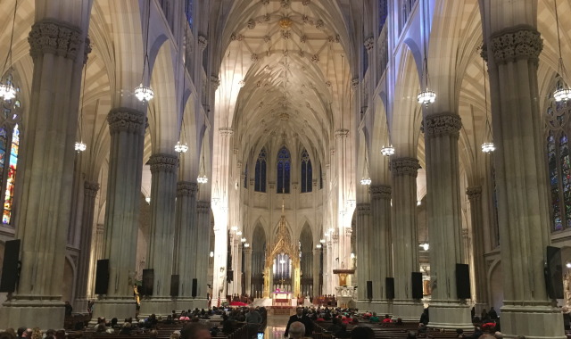 2015/11(November)/Adriana-visit-from-Buenos-Aires/08-New-York-City-Rockerfeller/640x480_2015-12-05-New-York-City-Rockerfeller-21-church.JPG