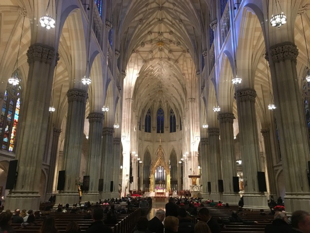 2015/11(November)/Adriana-visit-from-Buenos-Aires/08-New-York-City-Rockerfeller/640x480_2015-12-05-New-York-City-Rockerfeller-22-church.JPG