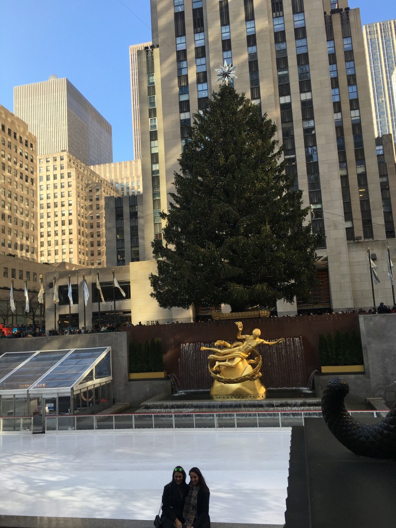 2015/11(November)/Adriana-visit-from-Buenos-Aires/08-New-York-City-Rockerfeller/800x600_2015-12-05-New-York-City-Rockerfeller-14-ice-rink-tree.JPG