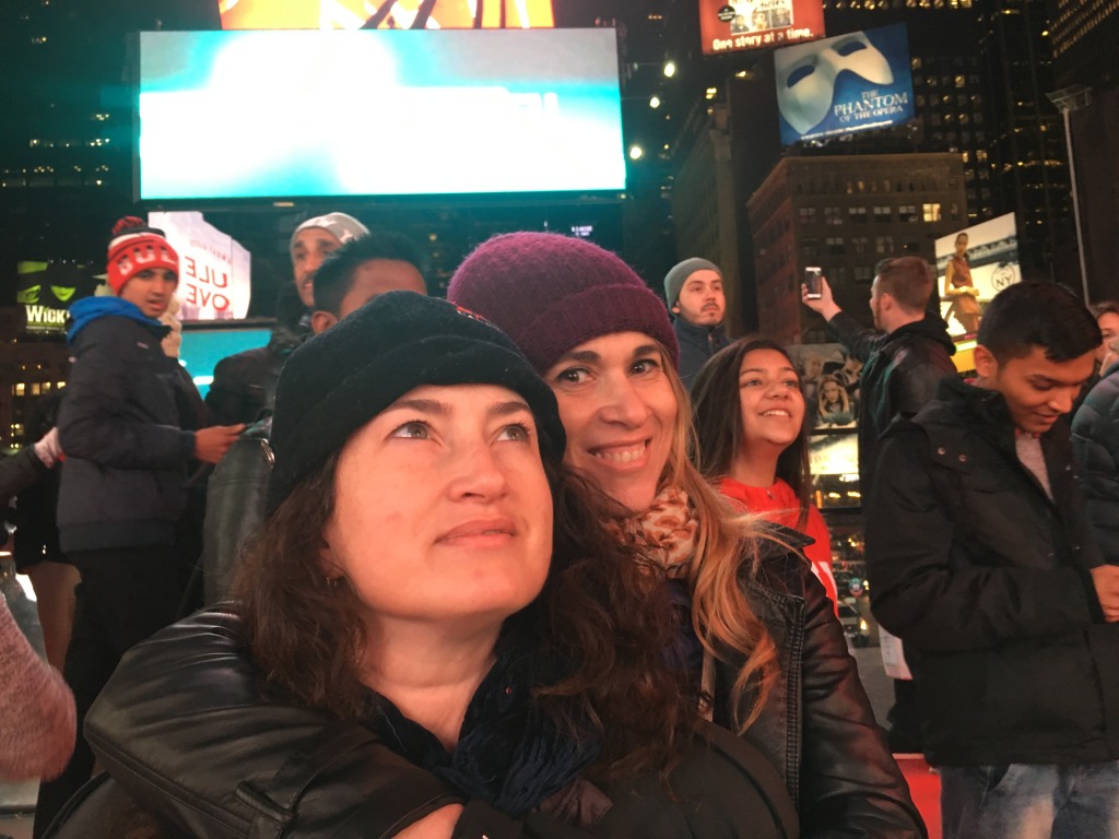 2015/11(November)/Adriana-visit-from-Buenos-Aires/10-New-York-City-Times-Square/1024x768_2015-12-04-New-York-City-Times-Square-9-Suzi-Adriana.JPG