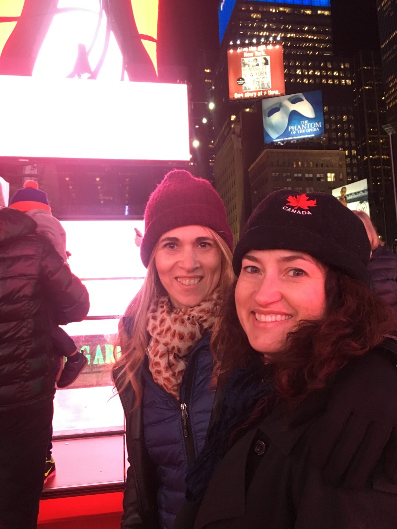 2015/11(November)/Adriana-visit-from-Buenos-Aires/10-New-York-City-Times-Square/800x600_2015-12-04-New-York-City-Times-Square-6-Adriana-Suzi.JPG