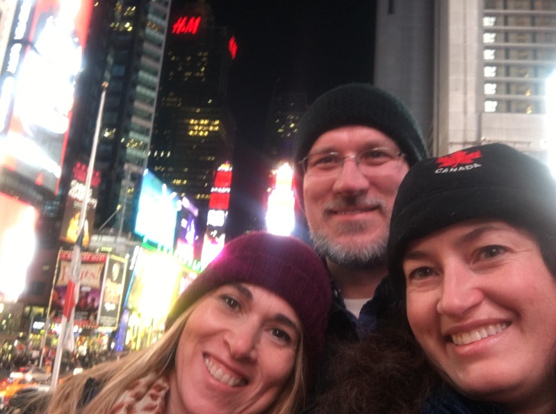 2015/11(November)/Adriana-visit-from-Buenos-Aires/10-New-York-City-Times-Square/800x600_2015-12-04-New-York-City-Times-Square-8-Adriana-Travis-Suzi.JPG