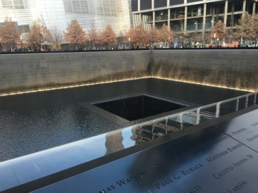 2015-12-06-New-York-13-World-Trade-Center-and-Memorial.JPG