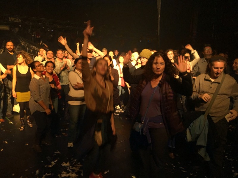 2015/11(November)/Adriana-visit-from-Buenos-Aires/14-New-York-City-Fuerza-Bruta-show/800x600_2015-12-06-New-York-City-Fuerza-Bruta-show-19-Adriana-Suzi.JPG