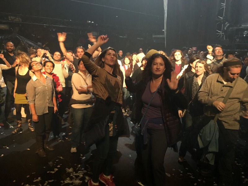 2015/11(November)/Adriana-visit-from-Buenos-Aires/14-New-York-City-Fuerza-Bruta-show/800x600_2015-12-06-New-York-City-Fuerza-Bruta-show-20-Adriana-Suzi.JPG
