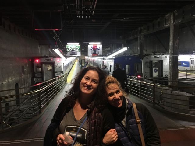 2015/11(November)/Adriana-visit-from-Buenos-Aires/16-New-York-City-Grand-Central-Station/640x480_2015-12-07-New-York-City-Grand-Central-Station-07-Suzi-Adriana.JPG