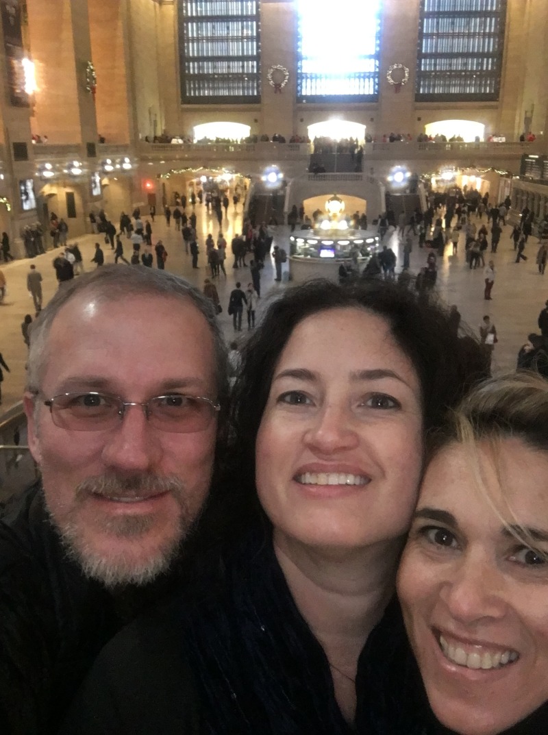 2015/11(November)/Adriana-visit-from-Buenos-Aires/16-New-York-City-Grand-Central-Station/800x600_2015-12-07-New-York-City-Grand-Central-Station-05-Travis-Suzi-Adriana.JPG