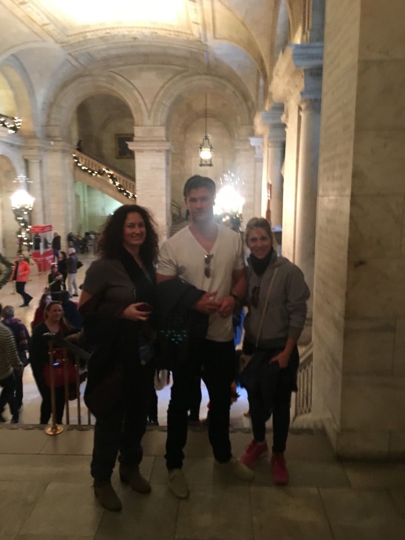2015/11(November)/Adriana-visit-from-Buenos-Aires/17-New-York-City-Library-with-Chris-Helmsworth/800x600_2015-12-07-New-York-City-Public-Library-10-Suzi-ChrisHelmsworth-Adriana.JPG