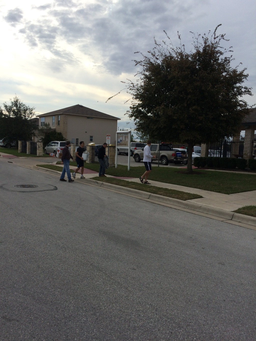 2015/11(November)/Dax-Eagle-Project/1024x768_2015-11-14-Dax-Eagle-Project-paint-fire-hydrants-storm-drains-18-MikeHoneycutt-Sebastian-Troy-Josh.JPG