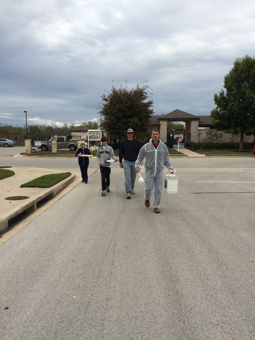 2015/11(November)/Dax-Eagle-Project/1024x768_2015-11-14-Dax-Eagle-Project-paint-fire-hydrants-storm-drains-27-Susana-Travis-Troy.JPG