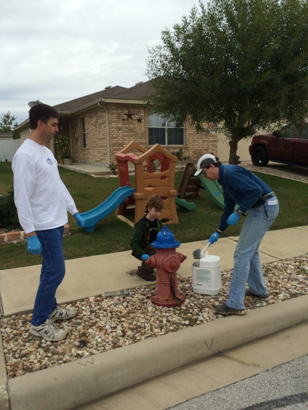 2015/11(November)/Dax-Eagle-Project/1024x768_2015-11-14-Dax-Eagle-Project-paint-fire-hydrants-storm-drains-39-Stan-PatrickB.JPG