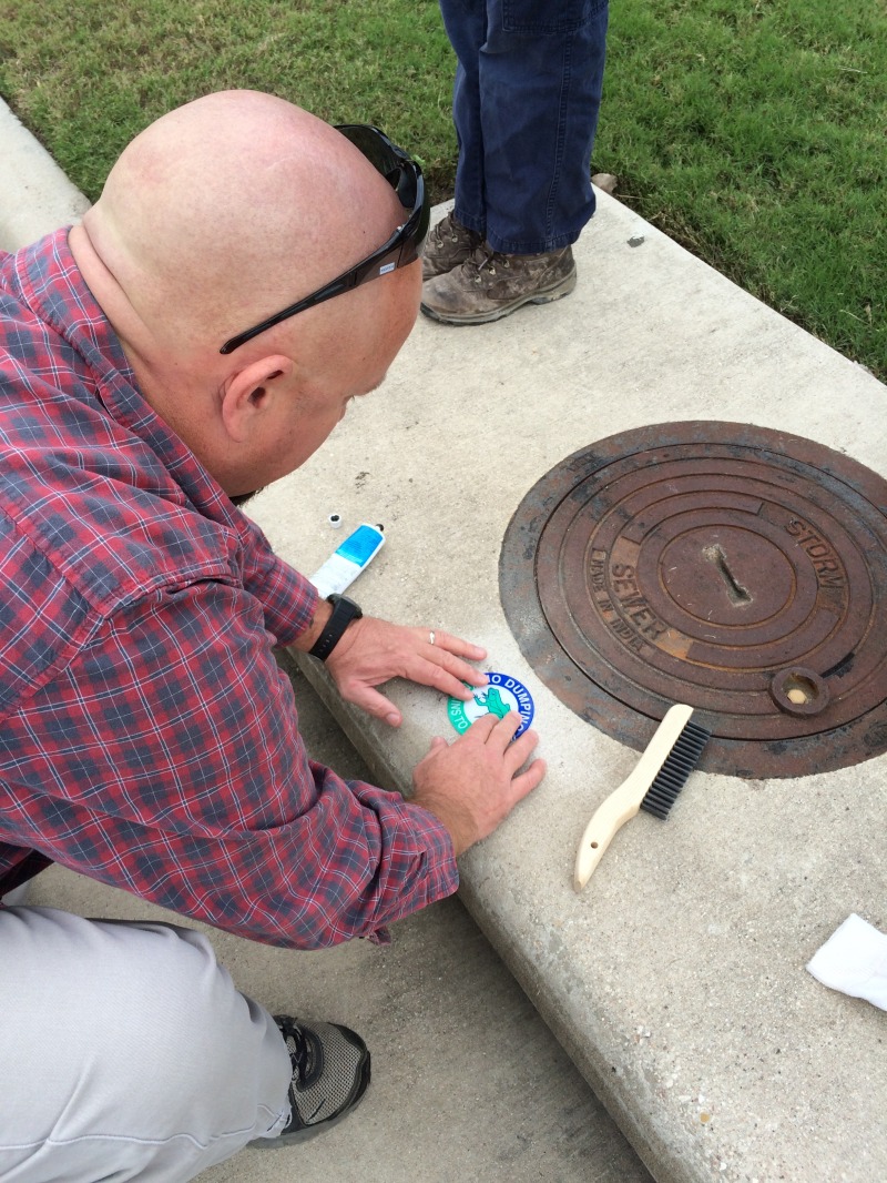 2015/11(November)/Dax-Eagle-Project/800x600_2015-11-14-Dax-Eagle-Project-paint-fire-hydrants-storm-drains-23-Scot.JPG