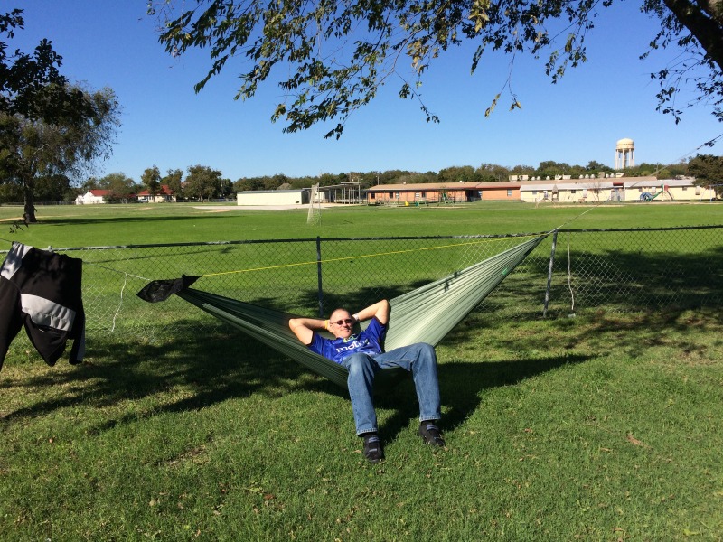 2015/11(November)/Misc/800x600_2015-11-08-Travis-trying-BIAS-hammock-for-1st-time.JPG