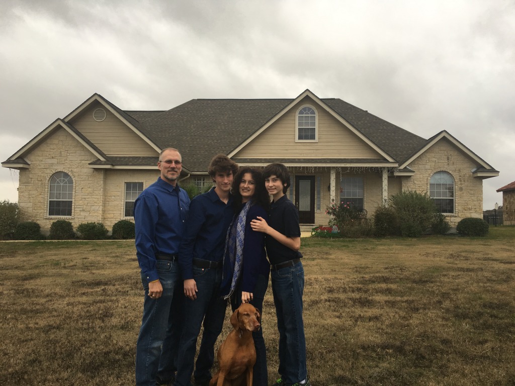 2015/12(December)/Xmas-card-pics/1024x768_2015-12-20-Christmas-Card-03-Chance-Travis-Suzi-Dax-Bevo.JPG