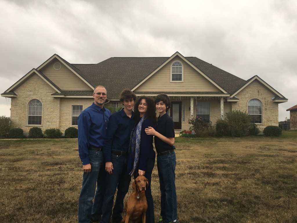 2015/12(December)/Xmas-card-pics/1024x768_2015-12-20-Christmas-Card-04-Chance-Travis-Suzi-Dax-Bevo.JPG