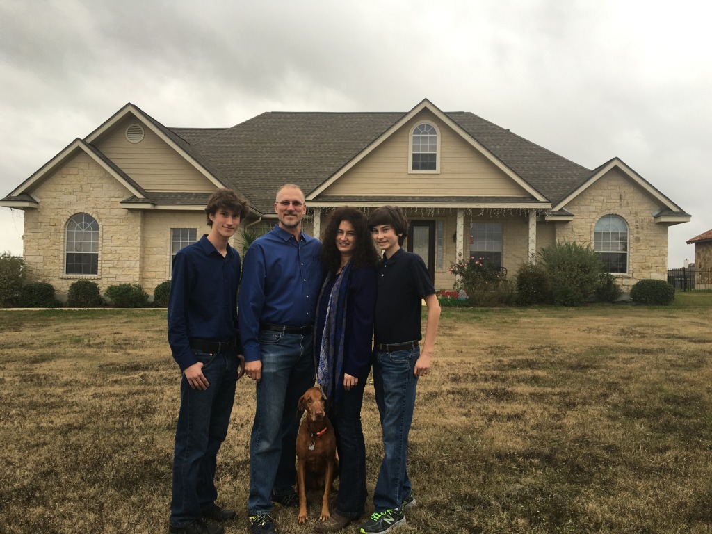 2015/12(December)/Xmas-card-pics/1024x768_2015-12-20-Christmas-Card-13-Chance-Travis-Suzi-Dax-Bevo.JPG