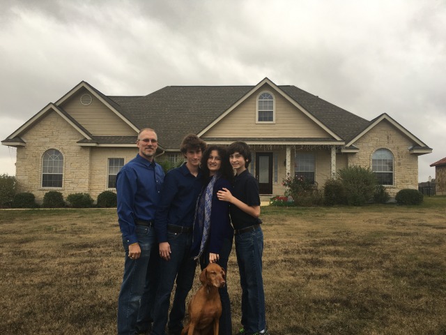 2015/12(December)/Xmas-card-pics/640x480_2015-12-20-Christmas-Card-03-Chance-Travis-Suzi-Dax-Bevo.JPG