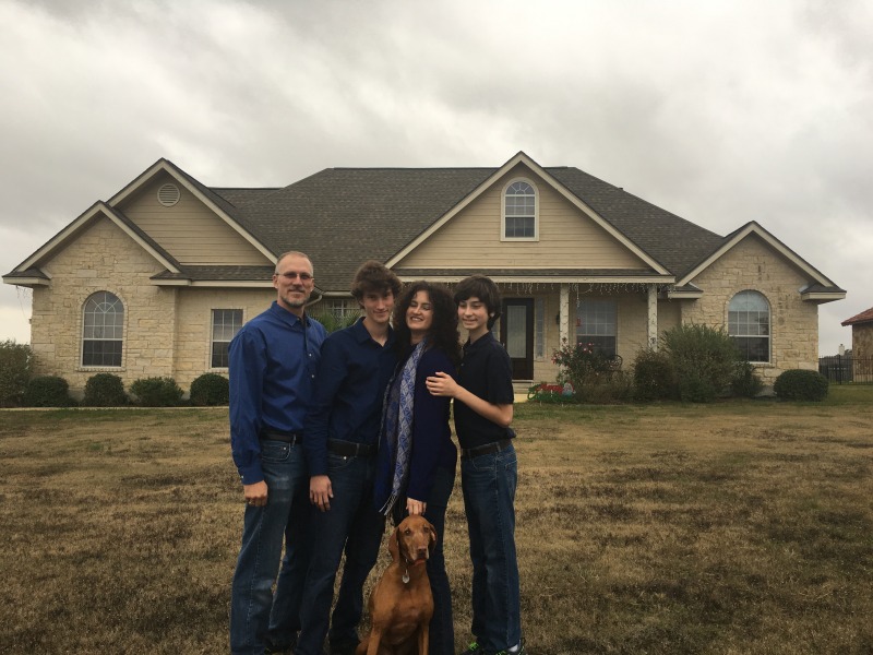 2015/12(December)/Xmas-card-pics/800x600_2015-12-20-Christmas-Card-04-Chance-Travis-Suzi-Dax-Bevo.JPG