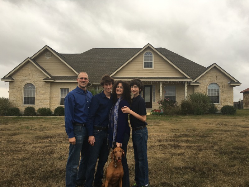 2015/12(December)/Xmas-card-pics/800x600_2015-12-20-Christmas-Card-10-Chance-Travis-Suzi-Dax-Bevo.JPG