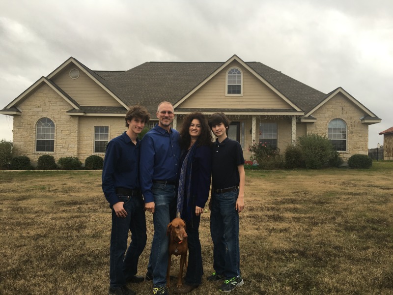 2015/12(December)/Xmas-card-pics/800x600_2015-12-20-Christmas-Card-12-Chance-Travis-Suzi-Dax-Bevo.JPG