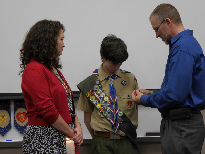 2016/02(February)/Dax-Eagle-Scout-Ceremony/800x600_2016-02-21-Dax-Eagle-Ceremony-067-Suzi-Travis.JPG