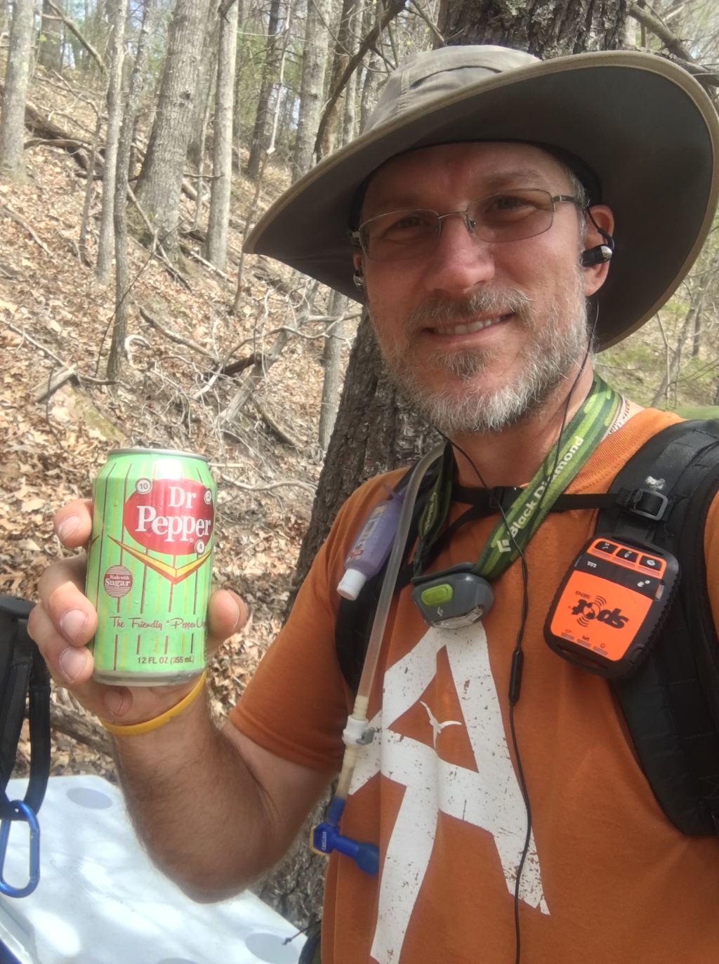 2016/03(March)/2016-03-Appalachian-Trail-BEST/1024x768_2016-04-19-Appalachian-Trail-131-Bevo-Dr-Pepper-trail-magic.JPG
