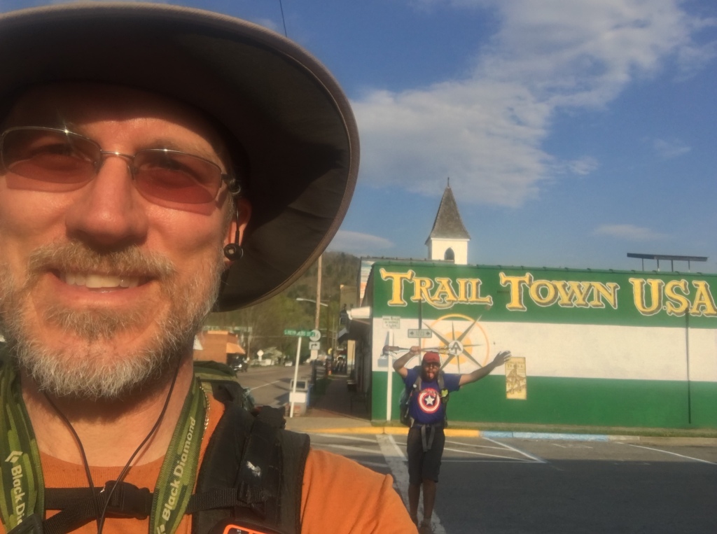 2016/03(March)/2016-03-Appalachian-Trail-BEST/1024x768_2016-04-20-Appalachian-Trail-136-Bevo-SecretAgent-Damascus-GOOD.JPG