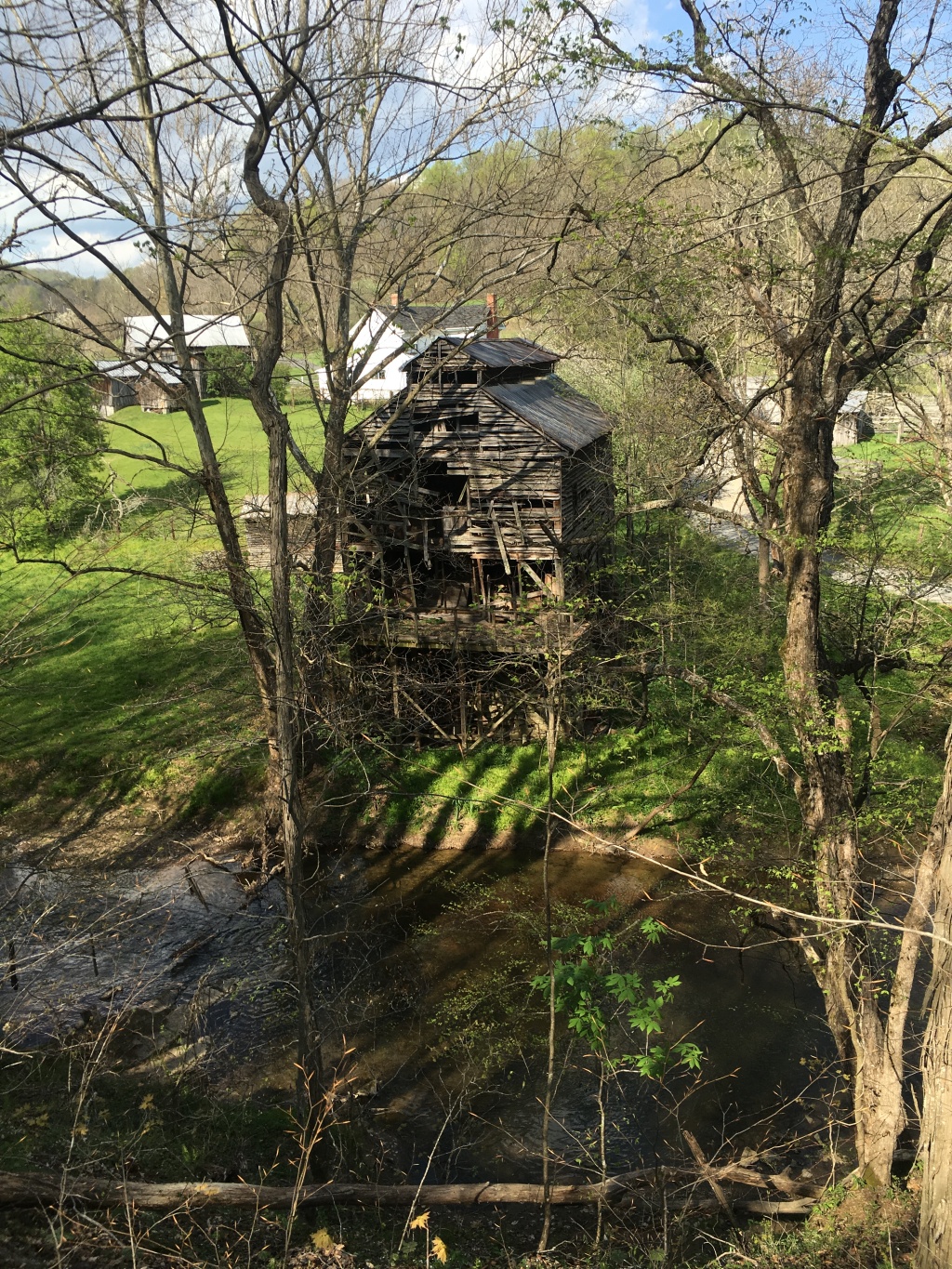 2016/03(March)/2016-03-Appalachian-Trail-BEST/1024x768_2016-04-26-Appalachian-Trail-157-old-barn.JPG