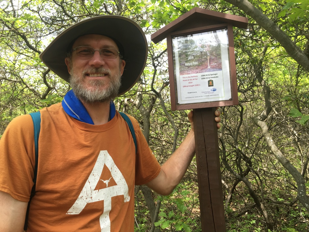 2016/03(March)/2016-03-Appalachian-Trail-BEST/1024x768_2016-05-29-Appalachian-Trail-269-Bevo-halfway-sign.JPG