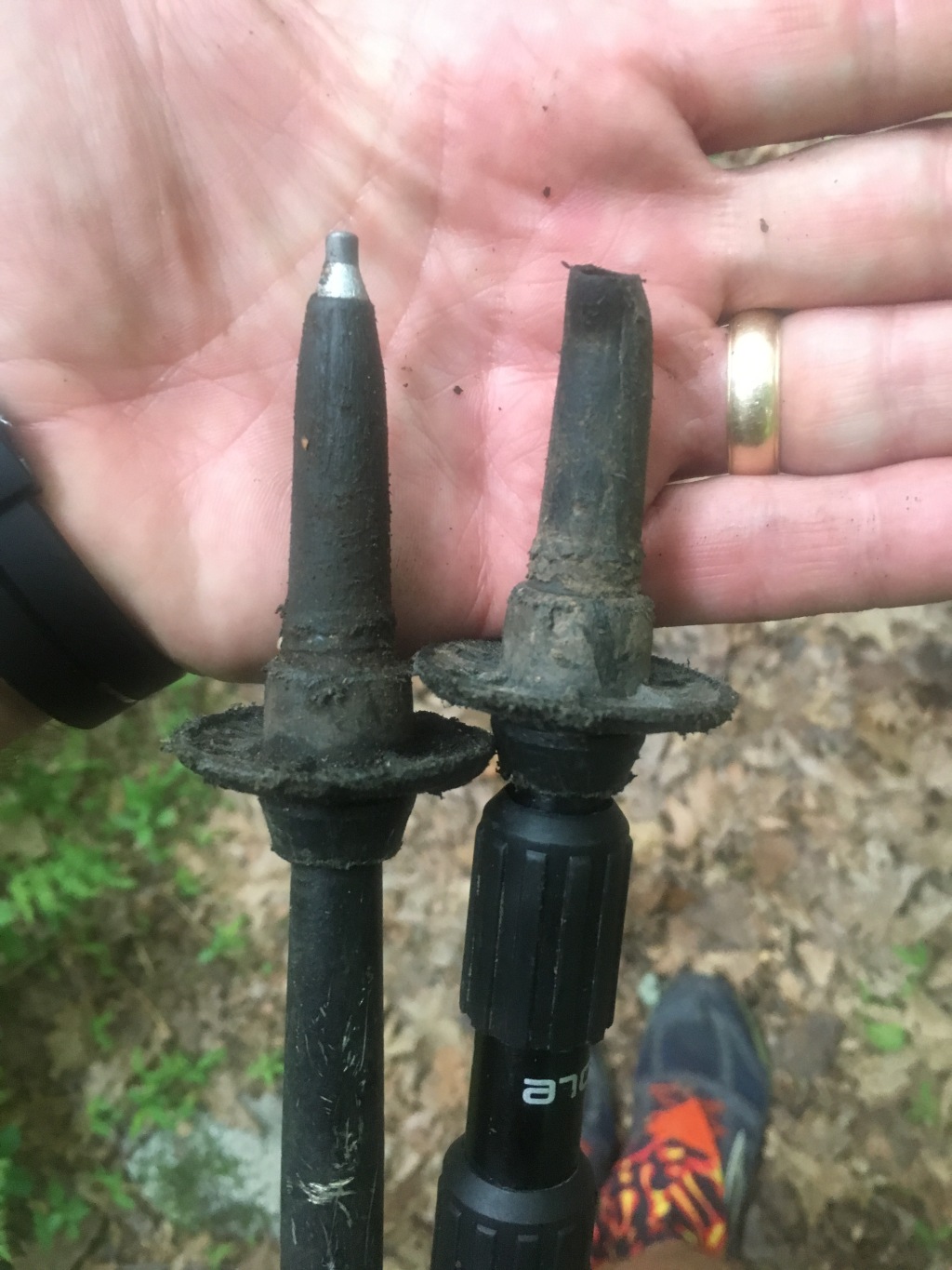 2016/03(March)/2016-03-Appalachian-Trail-BEST/1024x768_2016-06-02-Appalachian-Trail-298-broken-pole-tip.JPG