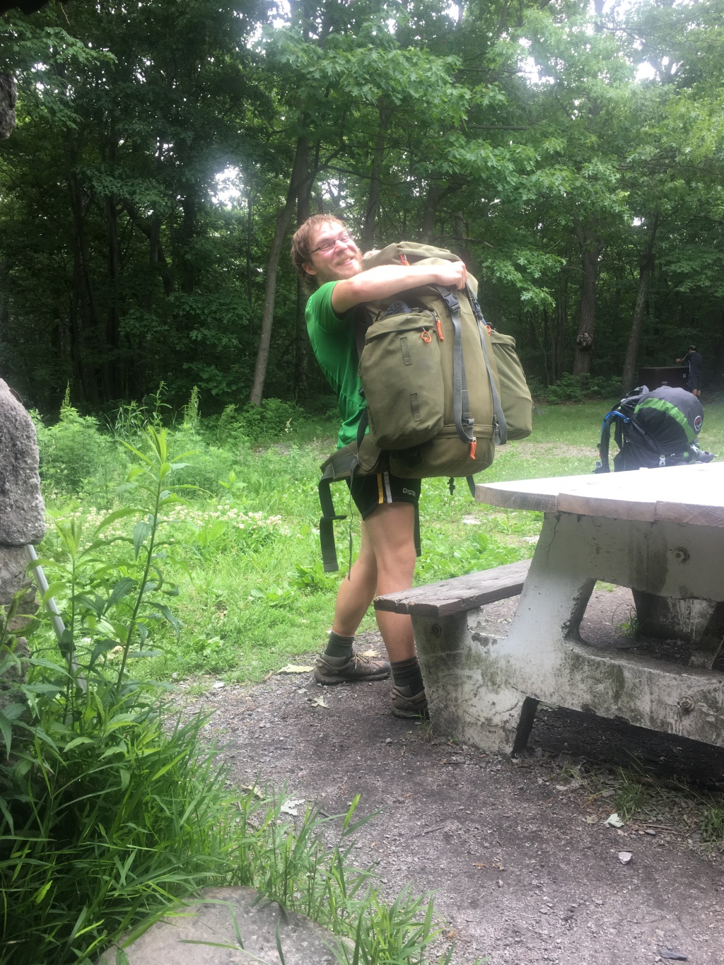 2016/03(March)/2016-03-Appalachian-Trail-BEST/1024x768_2016-06-11-Appalachian-Trail-333-Garfield-picking-up-Monsters-pack.JPG