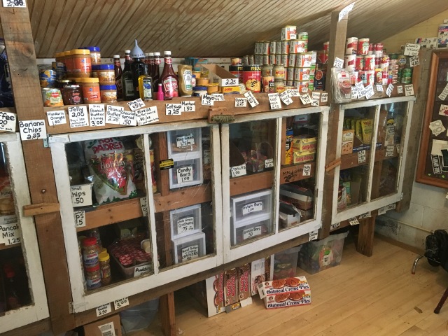 2016/03(March)/2016-03-Appalachian-Trail-BEST/640x480_2016-04-05-Appalachian-Trail-077-Standing-Bear-store.JPG