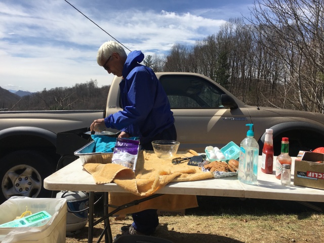 2016/03(March)/2016-03-Appalachian-Trail-BEST/640x480_2016-04-11-Appalachian-Trail-098-Quiet-Paul-cooking-4-egg-omlettes.JPG