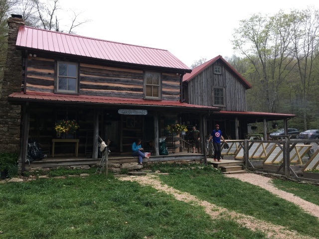 2016/03(March)/2016-03-Appalachian-Trail-BEST/640x480_2016-04-30-Appalachian-Trail-170-Woods-Hole-SecretAgent.JPG