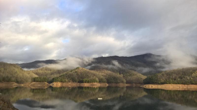 2016/03(March)/2016-03-Appalachian-Trail-BEST/800x600_2016-04-01-Appalachian-Trail-656-Fontana-Dam.JPG