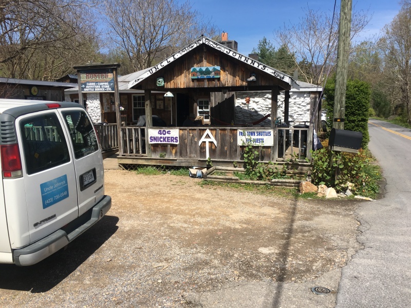 2016/03(March)/2016-03-Appalachian-Trail-BEST/800x600_2016-04-13-Appalachian-Trail-105-Uncle-Johnnys-hostel.JPG