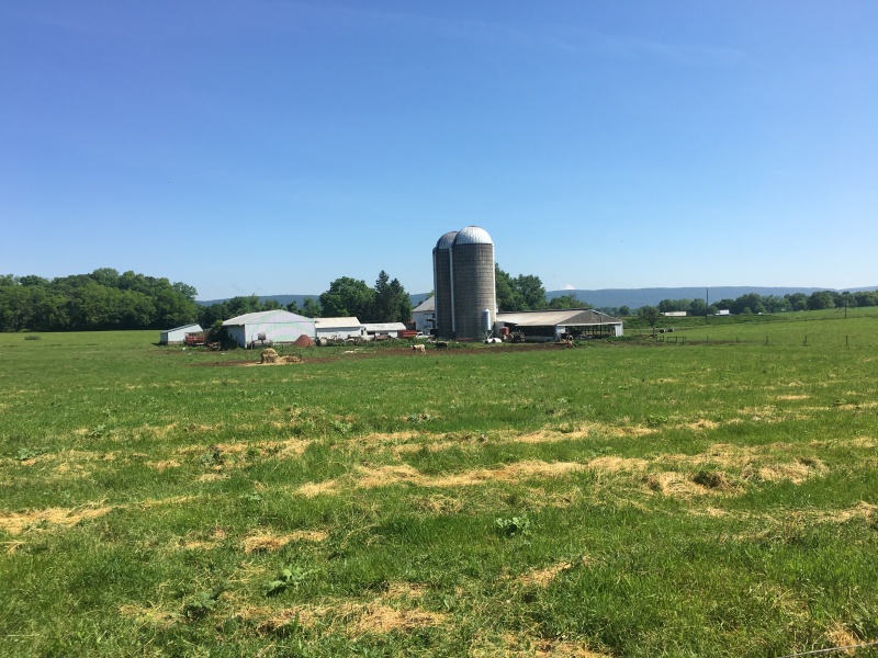 2016-05-31-Appalachian-Trail-285-farmhouse-scenery.JPG