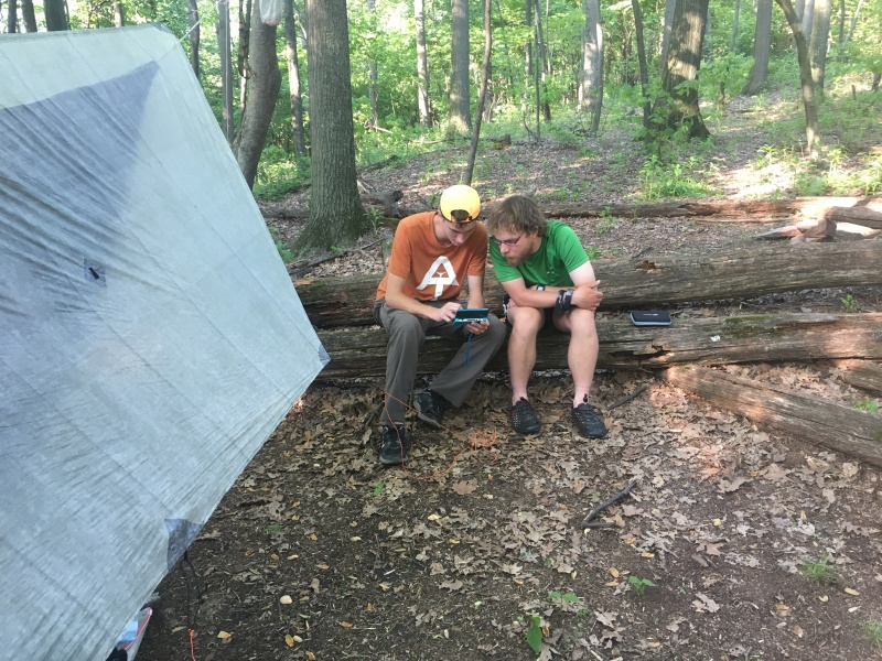 2016/03(March)/2016-03-Appalachian-Trail-BEST/800x600_2016-06-01-Appalachian-Trail-297-Chance-Garfield-playing-DS.JPG