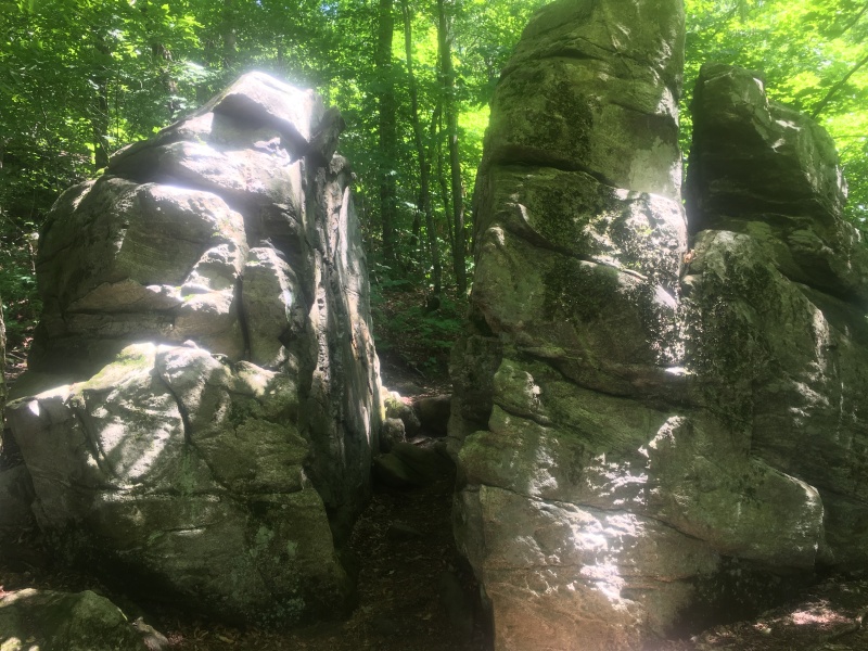 2016/03(March)/2016-03-Appalachian-Trail-BEST/800x600_2016-06-29-Appalachian-Trail-406-split-rock.JPG