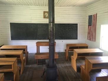 2016-04-25-Appalachian-Trail-148-old-single-room-schoolhouse.JPG
